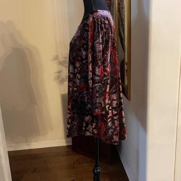 Karen Kane Velvet Burn Paisley Print Stretch Jewel Neck 3/4 Length Sleeve Top - Picture 4 of 8